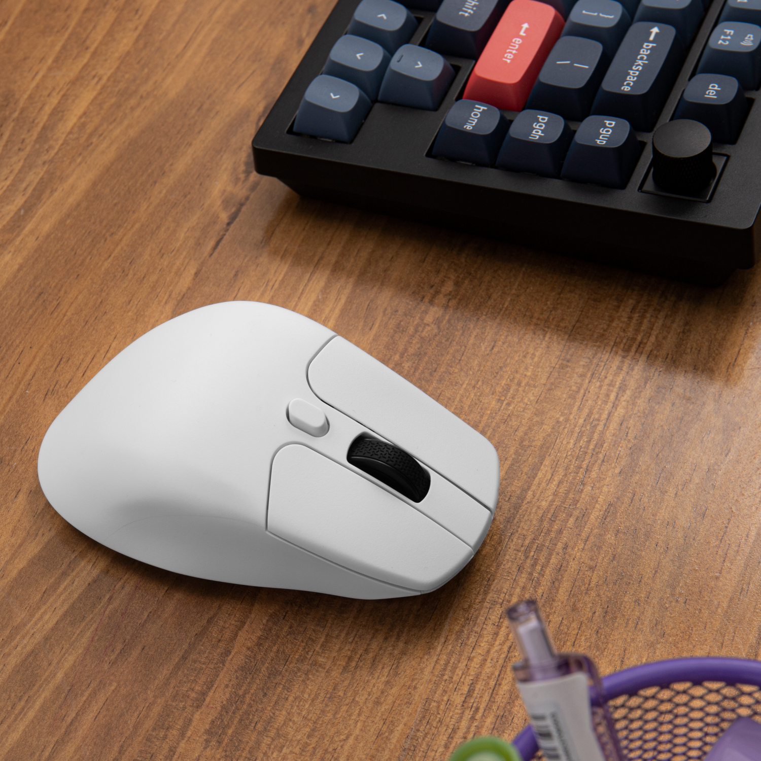 Keychron M6 1K Dual-Wireless Bluetooth and 2.4G Mouse – White - Image 3