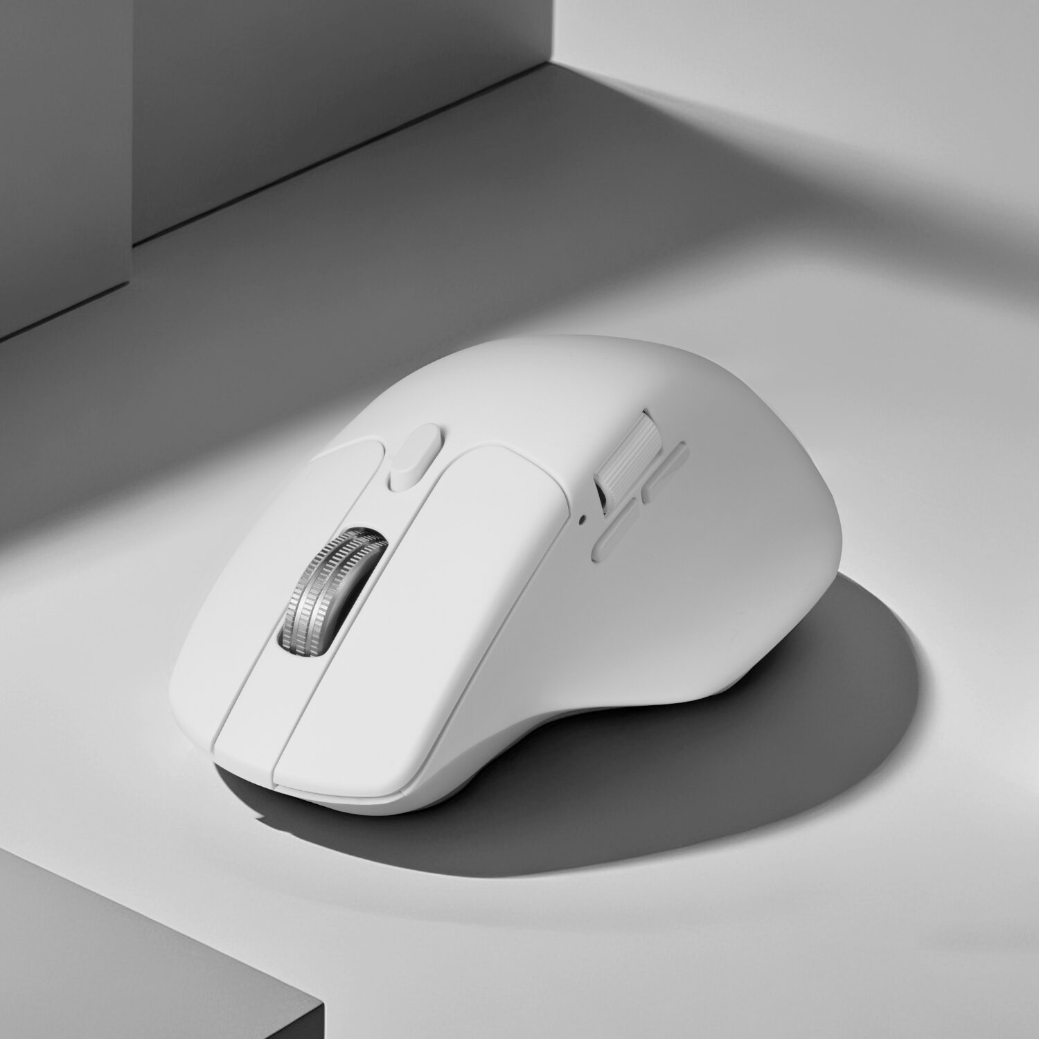 Keychron M6SB72 1K Wireless Mouse (BT/2.4GHz/Wired) with Huano silent Micro switch and premium wheel - White - Image 2